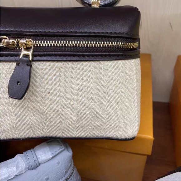 Loro Piana Cream Fabric and Black Leather Cosmetic Case with Gold Hardware - Picture 5 of 6